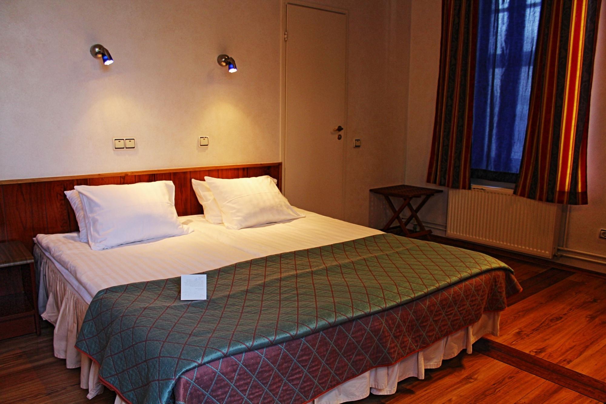 Nb Hotel With Free Parking Riga Ngoại thất bức ảnh