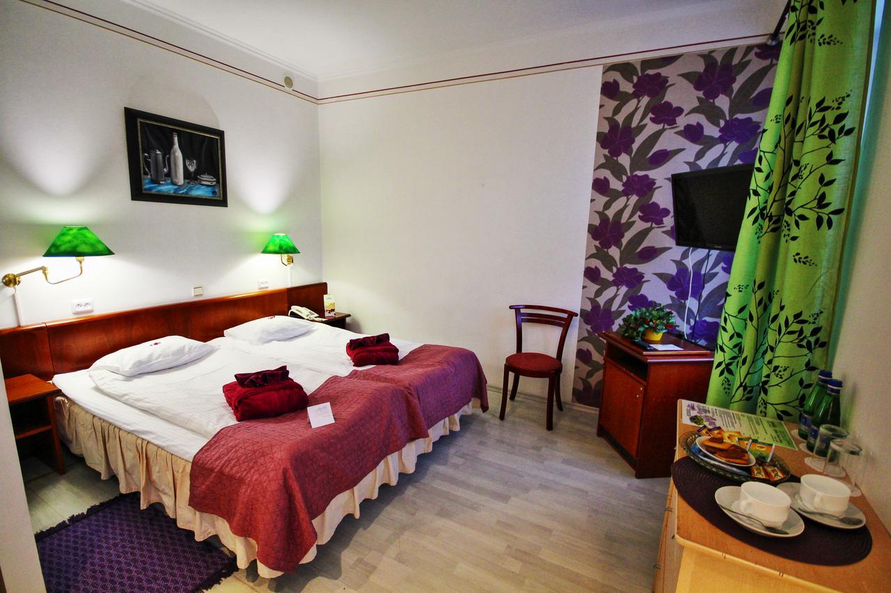 Nb Hotel With Free Parking Riga Ngoại thất bức ảnh